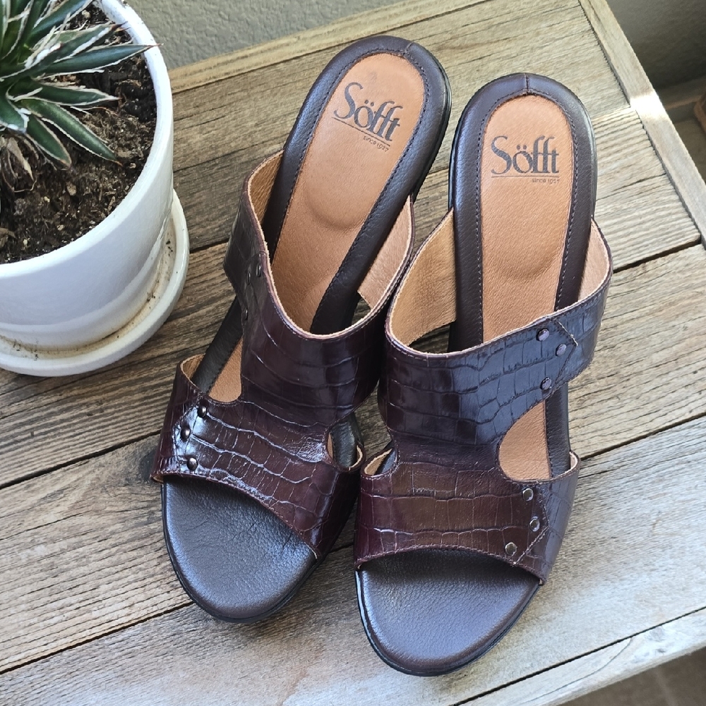 Sofft Brown Leather Slide Sandals with Medium Heel - NEW